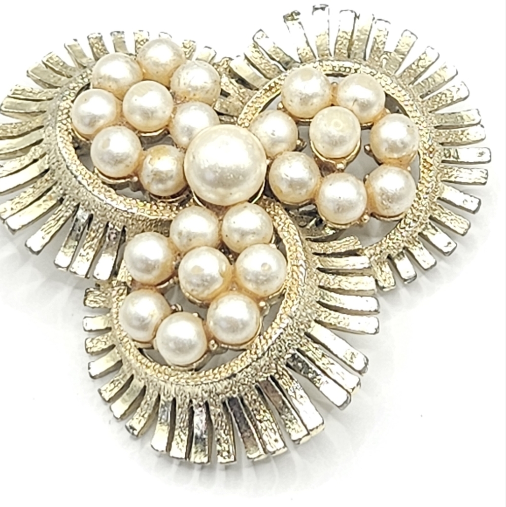 Vintage CORO Gold Tone Faux Pearl Brooch Retro Pin Signed Sunburst Costume Jewel